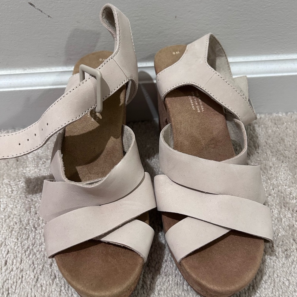 Toms Women's Tan Sandals
